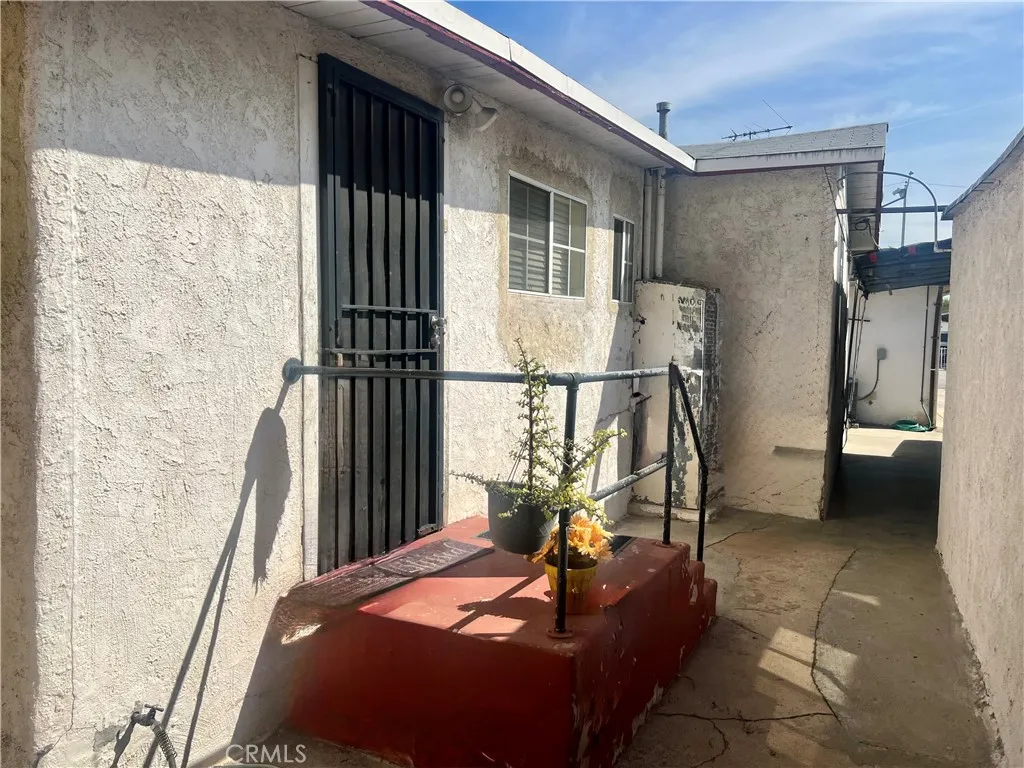 933 S La Verne Avenue, East Los Angeles, California 90022 home-pic-25